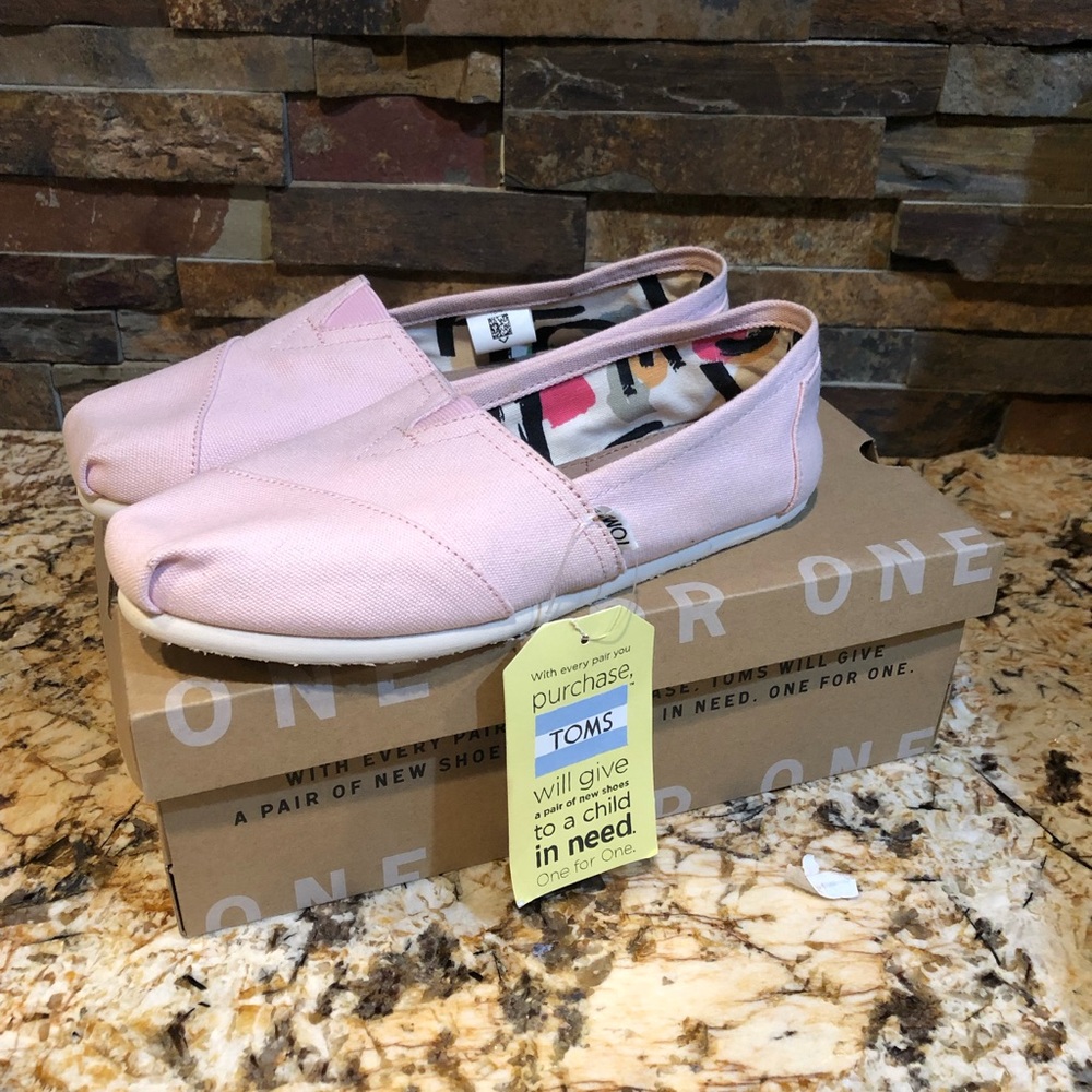 TOMS CLASSIC WOMEN’S CANVAS SLIP ON SHOE IN PINK, SIZE 8